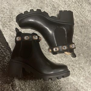 BRAND NEW Steve Madden Amulet Black in size 7.5